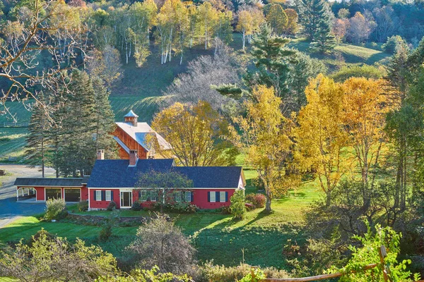 Sleepy Hollow Farm en el soleado día de otoño en Woodstock, Vermont, Estados Unidos — Foto de Stock