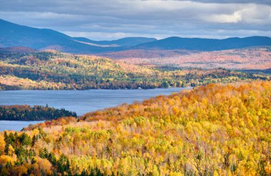 Sonbahar mooselookmeguntic Gölü, Maine, ABD. 