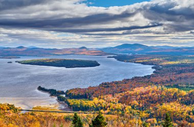 Sonbahar mooselookmeguntic Gölü, Maine, ABD. 