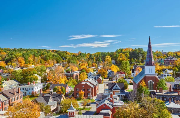 Montpelier kasabası sonbaharda ufuk çizgisi, Vermont, ABD 