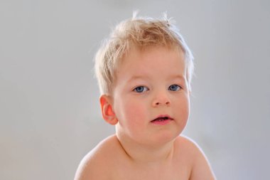 iki yaşında bir çocuk