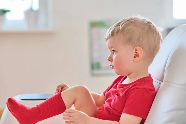 Jongen tv kijken — Stockfoto