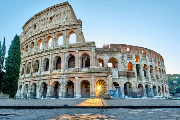 Colosseum at sunrise in Rome — Stock Photo, Image