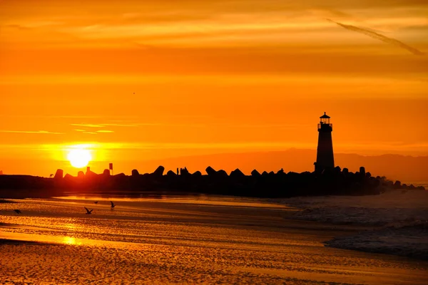 Santa Cruz Breakwater Light (Walton Lighthouse) at sunrise — Stock Photo, Image