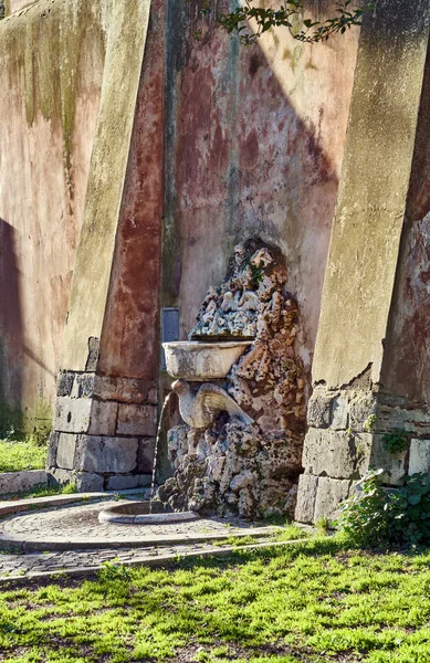 Fontaine au Jardin Orange à Rome — Photo