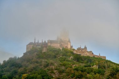 Almanya 'nın Cochem şehrinde güzel bir Reichsburg kalesi