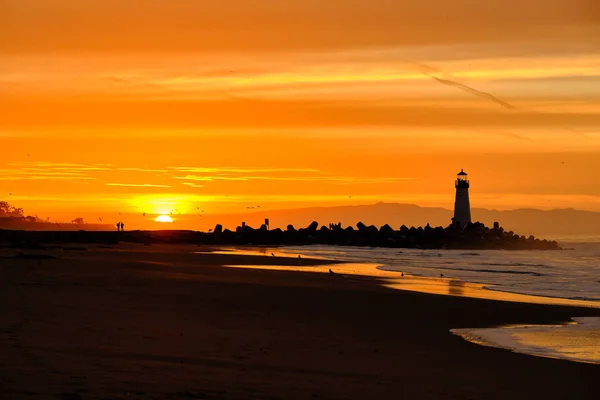 Santa Cruz Breakwater Light (Walton Lighthouse) ao nascer do sol — Fotografia de Stock