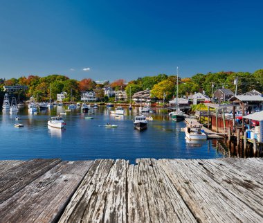 Portland 'ın güneyindeki Maine sahilinde, Ogunquit, Perkins Koyu' na yanaşan balıkçı tekneleri.