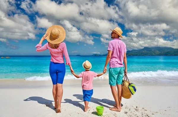 Família Bela Praia Anse Soleil Jovem Casal Com Menino Três — Fotografia de Stock