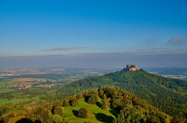 Hilltop Hohenzollern Castle Mountain Top Swabian Alps Baden Wurttemberg Alemania — Foto de Stock