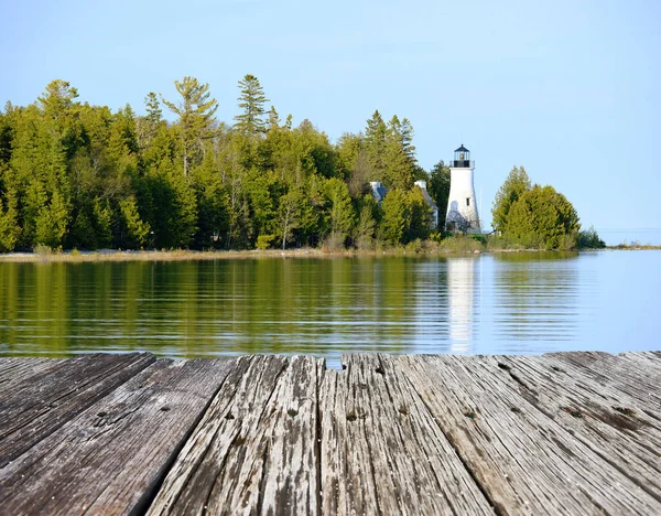 老普雷斯克岛灯塔 建于1840年 美国密歇根州休伦湖 — 图库照片