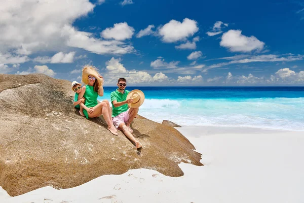 Family Sitting Rock Beautiful Anse Intendance Beach Young Couple Green — Stock Photo, Image