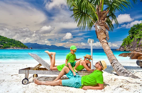Family Beautiful Petite Anse Beach Young Couple Three Year Old — Stock Photo, Image