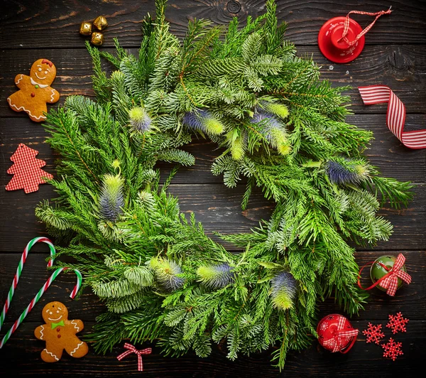 Couronne Noël Sur Fond Bois Rustique Foncé — Photo