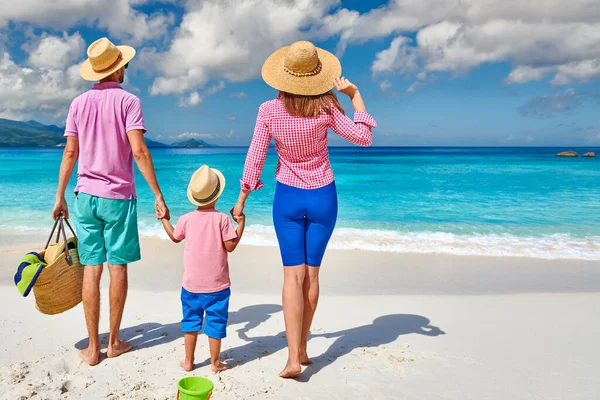 Güzel Anse Soleil Plajında Bir Aile Yaşında Bir Çocuğu Olan — Stok fotoğraf