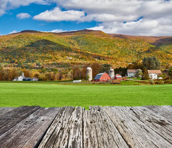 Farma Czerwoną Stodołą Silosami Słoneczny Jesienny Dzień West Arlington Vermont — Zdjęcie stockowe