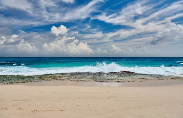 Hermosa Playa Rocosa Anse Bazarca Seychelles Mahe —  Fotos de Stock