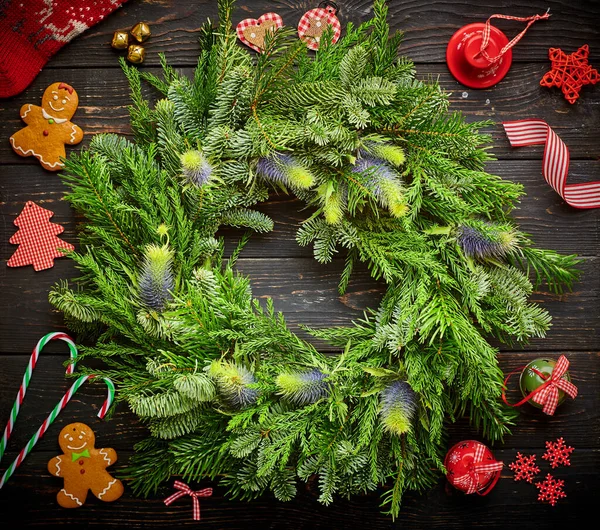 Couronne Noël Sur Fond Bois Rustique Foncé — Photo