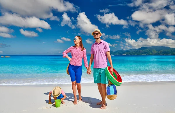 Família Bela Praia Anse Soleil Jovem Casal Com Menino Três — Fotografia de Stock