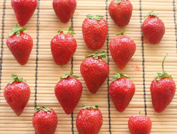 Strawberry Bamboo Mat — Stock Photo, Image