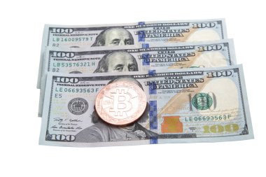 Lirası üstünde bitcoin 100 dolar para. Beyaz izole fotoğraf