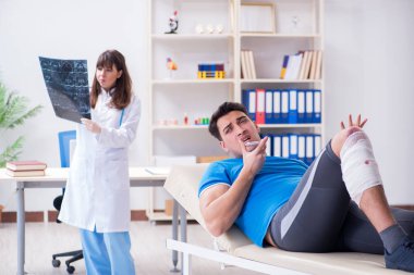 Spor oyuncusu yaralandıktan sonra doktoru ziyaret etti