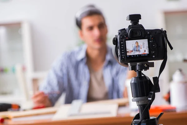 Diy blogger nahrávání videa woorworking hobby — Stock fotografie