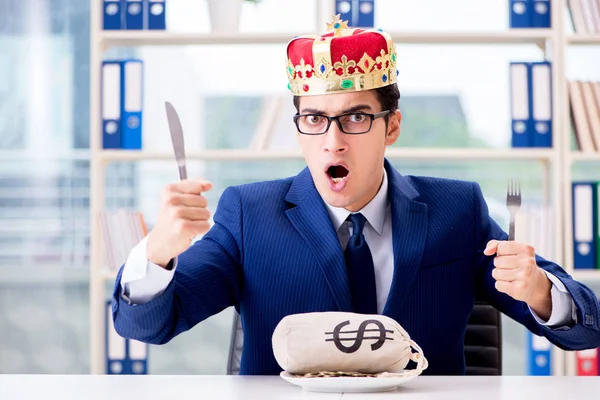 King businessman with money sack in office — Stock Photo, Image