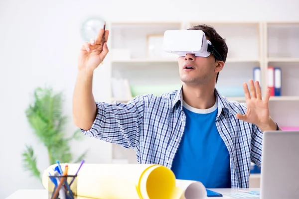 Νέος σχεδιαστής με γυαλιά εικονικής πραγματικότητας VR — Φωτογραφία Αρχείου