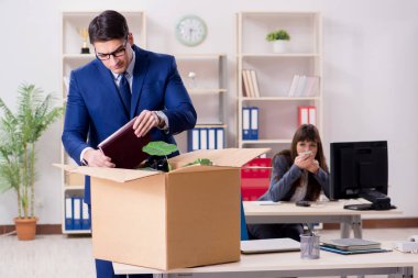 İşinden kovulan kişi.