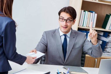 Rüşvetle etik olmayan iş adamı