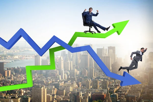 Groei en achteruitgang concept met zakenmensen — Stockfoto