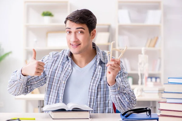 Student medicíny sedící na přednášce na univerzitě — Stock fotografie