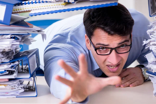 Äußerst umtriebiger Geschäftsmann im Amt — Stockfoto