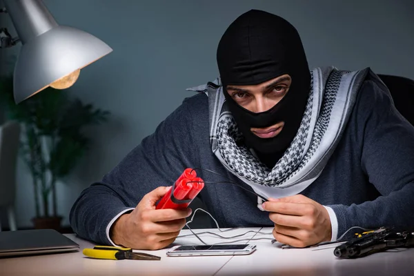 Terrorist bomber preparing dynamite bomb — Stock Photo, Image