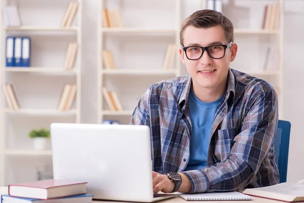 Young student studying over internet in telelearning concept — Stock Photo, Image