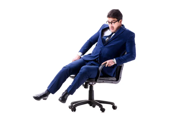 Geschäftsmann sitzt isoliert auf weißem Bürostuhl — Stockfoto