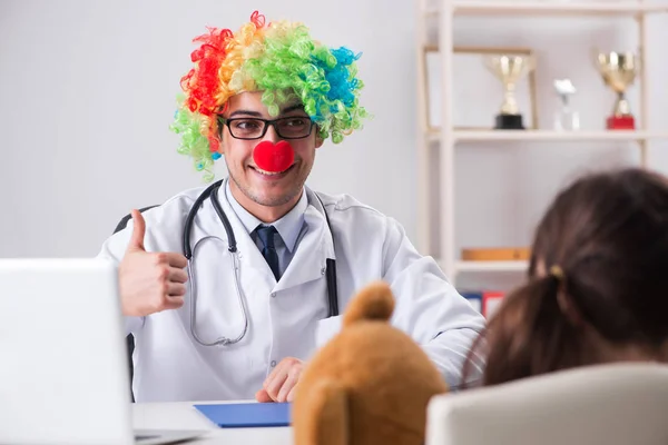 Funny pediatrician with little girl at regular check-up — Stock Photo, Image