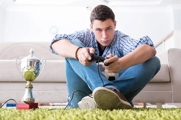 Young man playing computer games at home — Stock Photo, Image