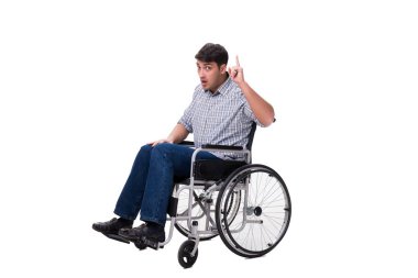 Adam beyaz arka plan üzerinde izole tekerlekli sandalye üzerinde