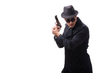 Beyaz arka planda izole edilmiş tabancalı bir casus.