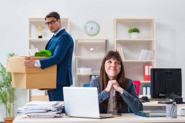 İşinden kovulan kişi.