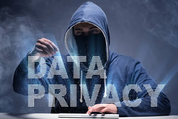 Datenschutzkonzept: Hacker stehlen persönliche Daten — Stockfoto