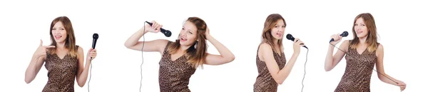 Женщина певица с микрофоном на белом — стоковое фото