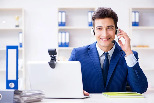 Young help desk operator working in office — Stock Photo, Image
