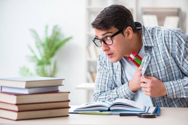 Tıp öğrencisi üniversitede ders veriyor.