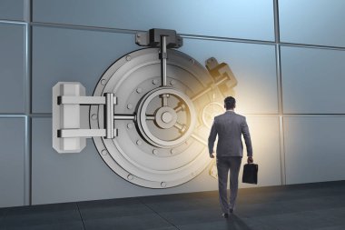 Bankacının kapısının önündeki iş adamı.