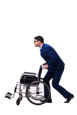 Beyaz arka plan üzerinde izole tekerlekli sandalye ile işadamı