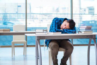 Üniversitede ders sırasında öğrenci