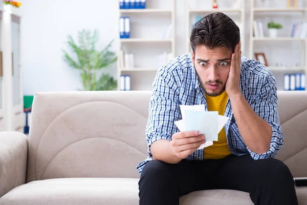 Man angry at bills he needs to pay — Stock Photo, Image